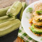 এই পিঠার মধ্যে জুচিনি প্রথম যা টেবিলের বাইরে চলে যায়: 3টি চমত্কার রেসিপি এই পিঠার মধ্যে জুচিনি প্রথম যা টেবিলের বাইরে চলে যায়: